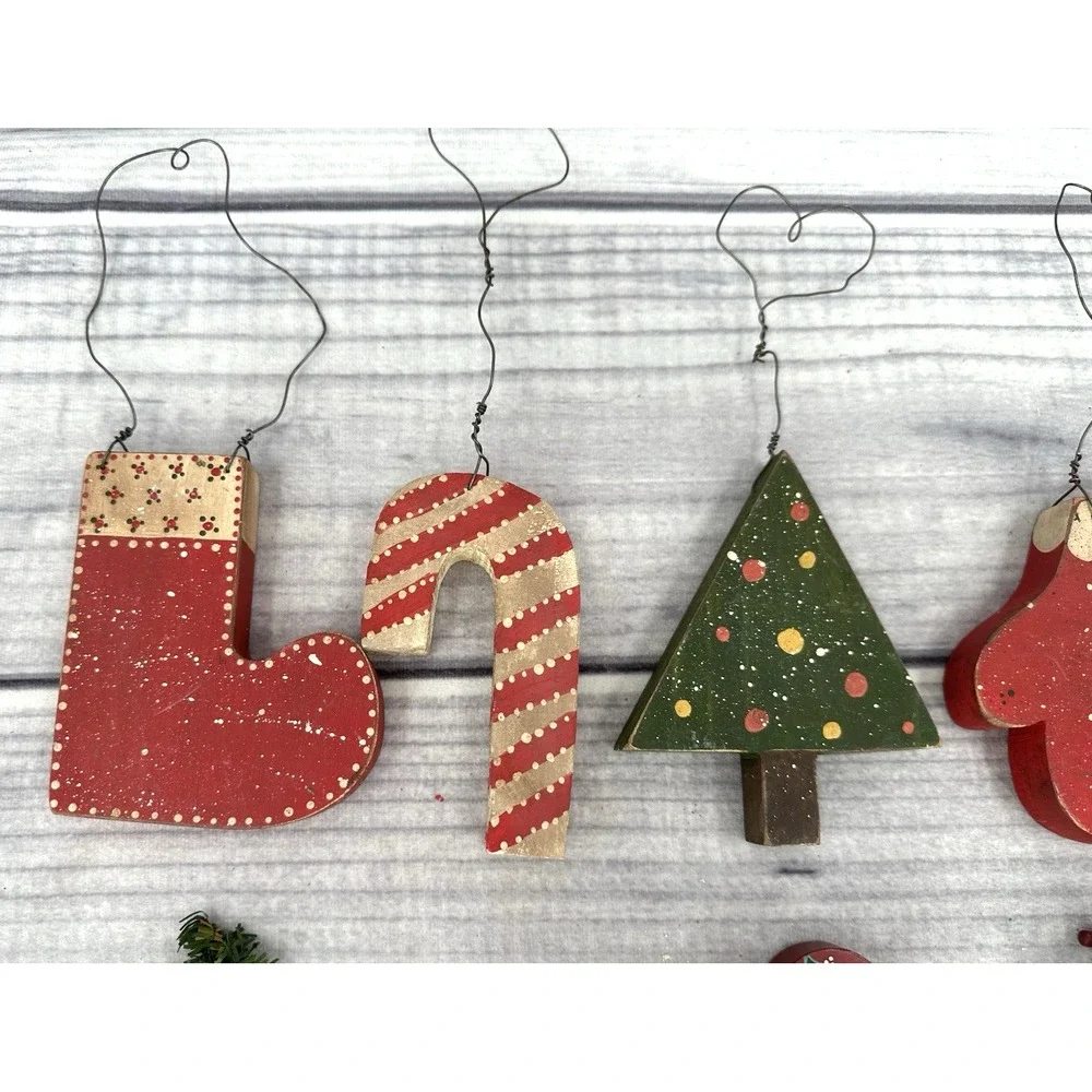 LOT OF 7 VINTAGE WOODEN CHRISTMAS ORNAMENTS‎